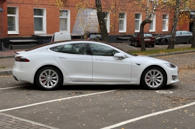 Tesla Model S Performance