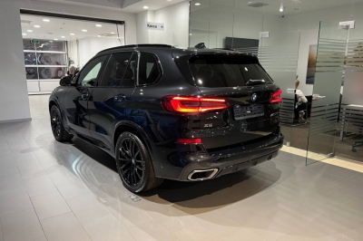 BMW X5 M50d IV